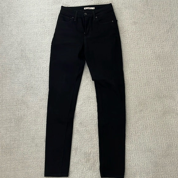 Black Levi’s Skinny Jeans - Picture 1 of 6